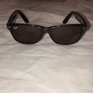 Rayban Wayfarer (case included)